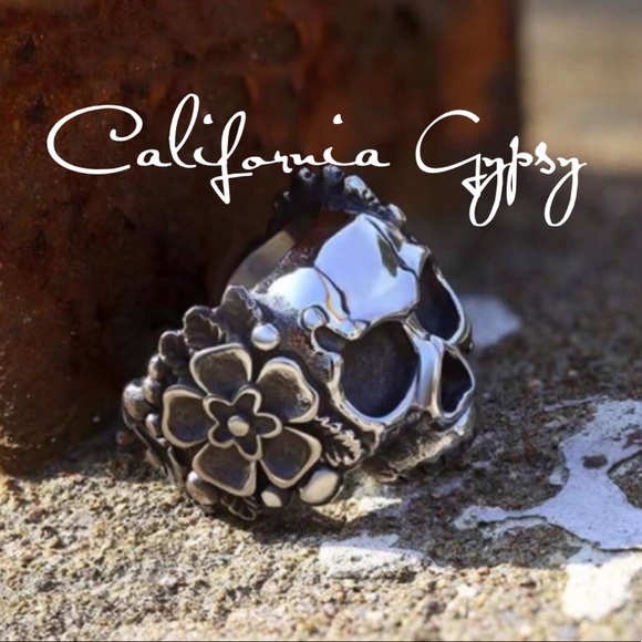 UNBRANDED BOUTIQUE Jewelry - Skull Flower Ring